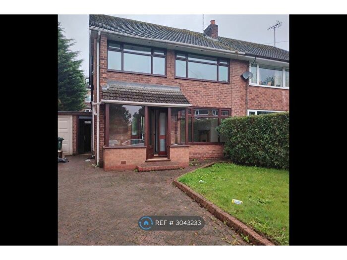 4 Bedroom Semi-Detached House To Rent In Park Lane, Manchester, M45