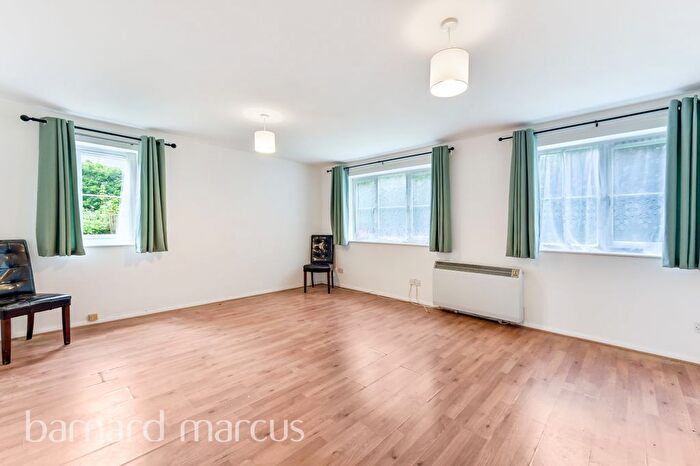 2 Bedroom Flat To Rent In Redford Close, Feltham, TW13