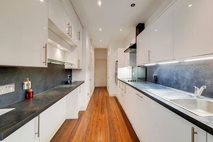 2 Bedroom Flat To Rent In Balham High Road, London, SW17