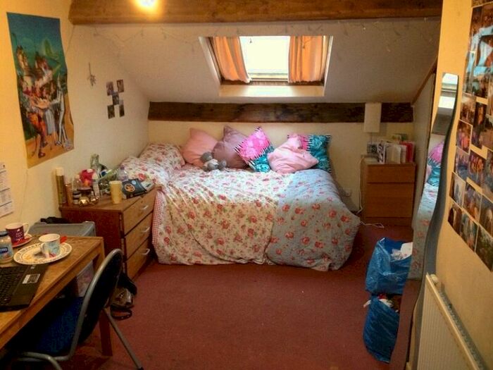 9 Bedroom Property To Rent In Cliff Road, Woodhouse, Leeds, LS6