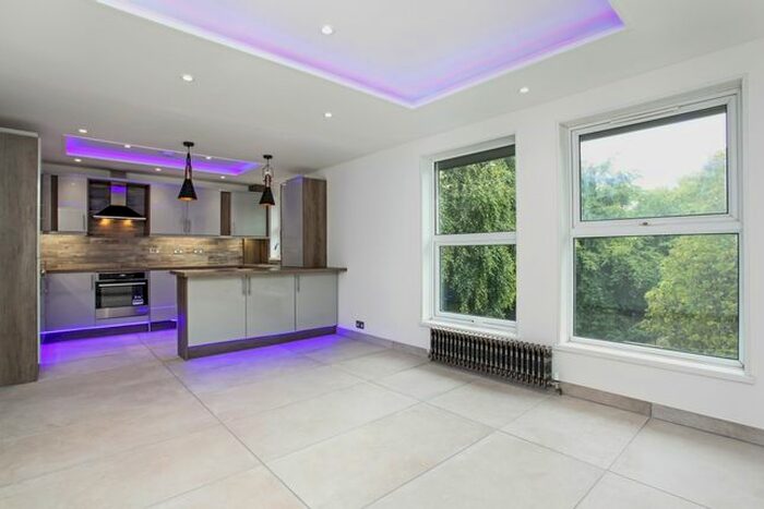 2 Bedroom Flat To Rent In Fountain Gardens, Windsor, SL4