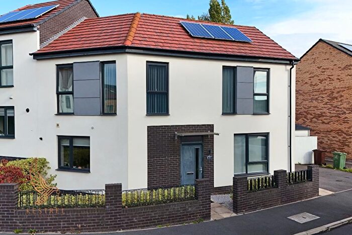 3 Bedroom Semi-Detached House For Sale In Kestrel Way, South Elmsall, WF9