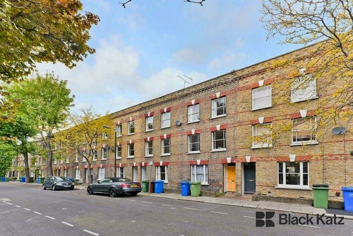 4 Bedroom Flat To Rent In Henshaw Street, Elephant And Castle, SE17