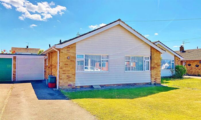 2 Bedroom Detached Bungalow For Sale In Pyesand, Kirby-Le-Soken, CO13
