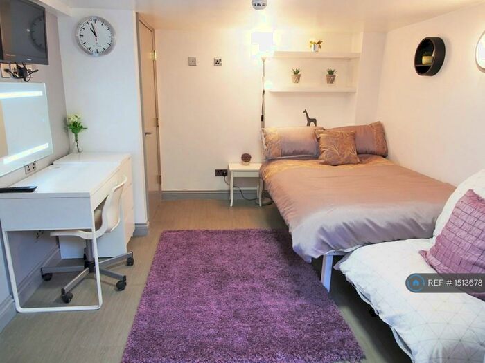 1 Bedroom Flat To Rent In Clitheroe Road, Manchester, M13