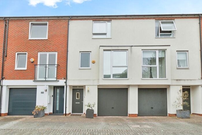 3 Bedroom Terraced House For Sale In Alcock Crescent, Crayford, Dartford, DA1