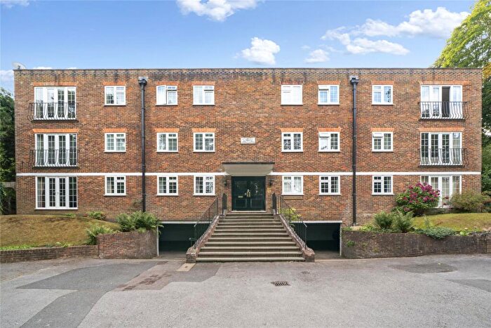 2 Bedroom Flat For Sale In Egerton Road, Weybridge, Surrey, KT13