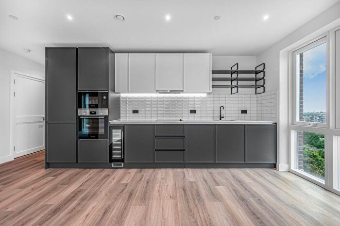 3 Bedroom Flat To Rent In Cairncross House, Townsend Road, SE3