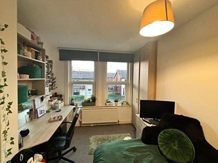 5 Bedroom House To Rent In Walmsley Road, Leeds, LS6