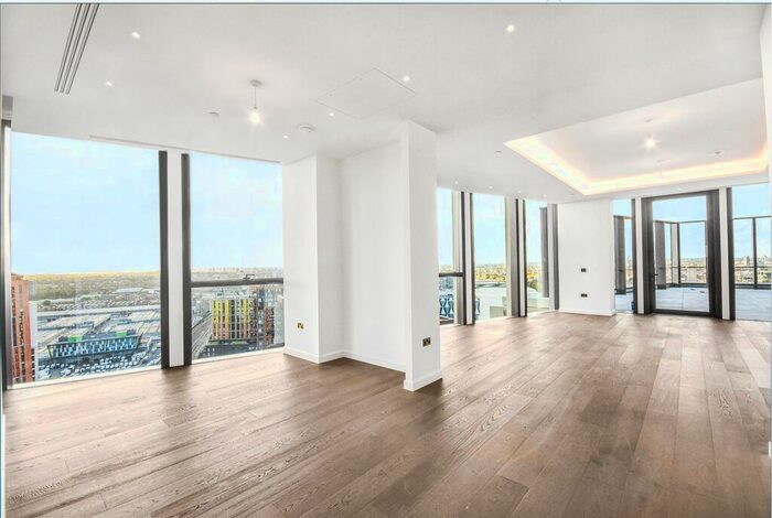 4 Bedroom Flat To Rent In Carnation Way, London, SW8