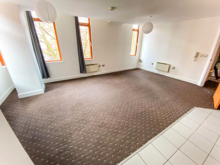 2 Bedroom Apartment To Rent In Chatsworth House, Lever Street, M1