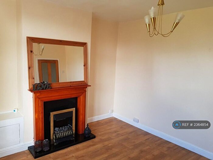 3 Bedroom Semi-Detached House To Rent In The Acres, Chesterfield, S45