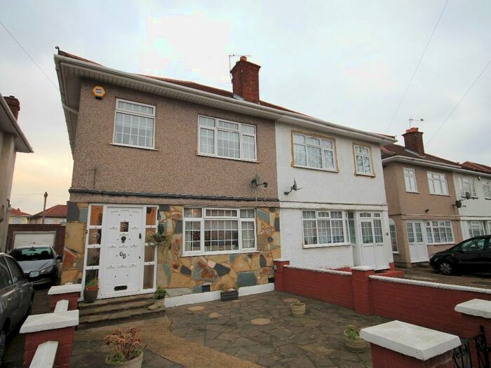 3 Bedroom Semi-Detached House To Rent In Kinghill Avenue, Northolt UB5