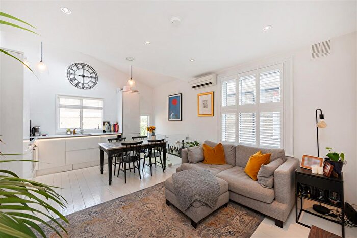 2 Bedroom Flat For Sale In Fulham Palace Road, London, SW6