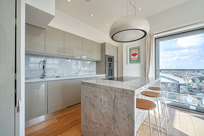 2 Bedroom Flat For Sale In Croydon Road, Beckenham, BR3