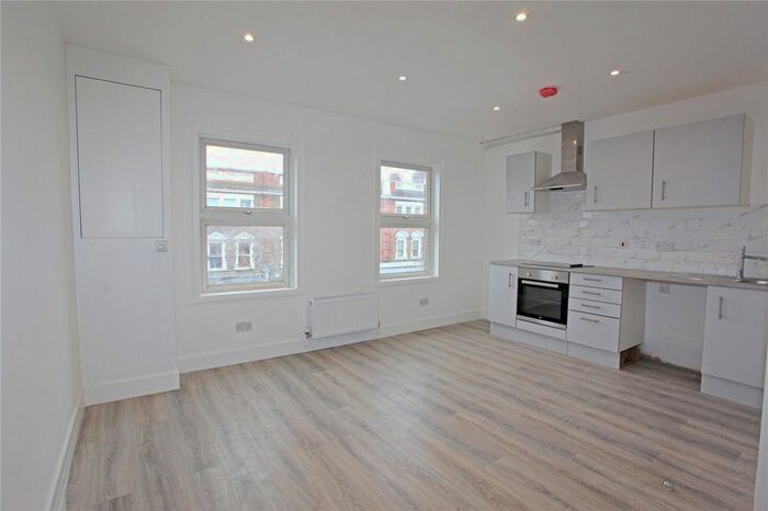 1 Bedroom Flat To Rent In High Road, Leytonstone, London, E11