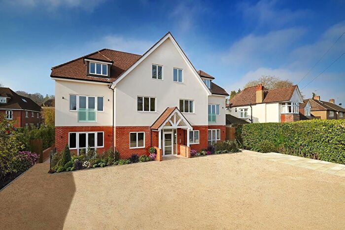2 Bedroom Flat For Sale In Mclaren Court, Fetcham, KT22
