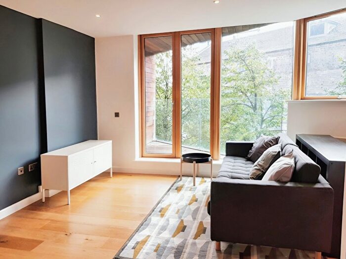 2 Bedroom Flat To Rent In Wharf Approach, Leeds, West Yorkshire, LS1