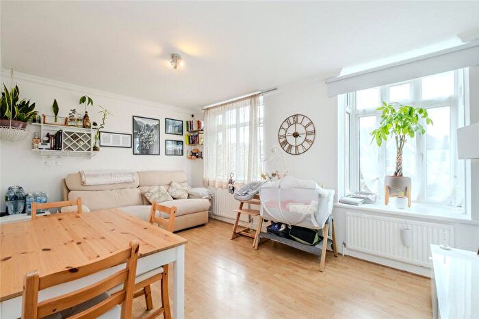 1 Bedroom Apartment For Sale In Chichester Mews, London, SE27