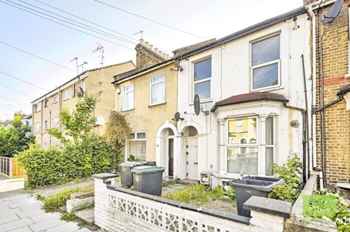 Studio To Rent In St. Paul's Road, London, N17