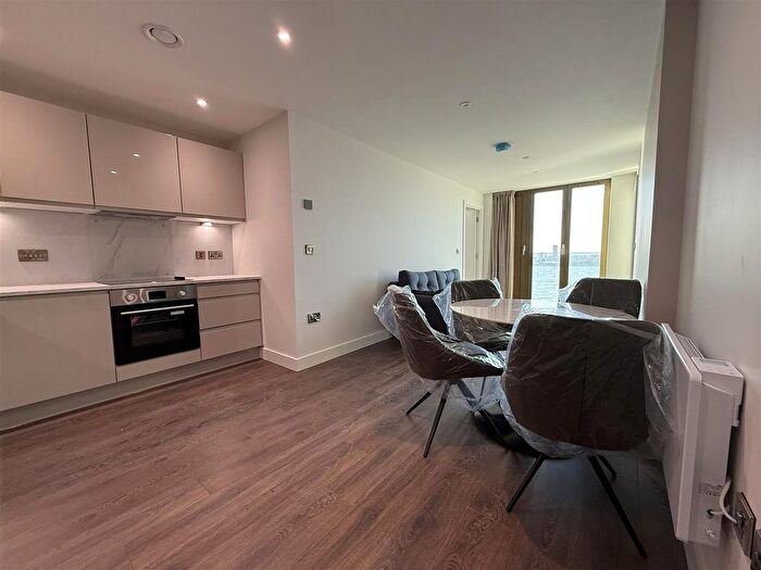 2 Bedroom Flat To Rent In Triskelion Way, Liverpool, L3