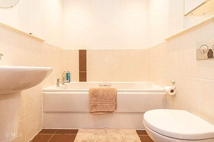 2 Bedroom Apartment To Rent In Marseille House, Century Wharf, Cardiff Bay, CF10