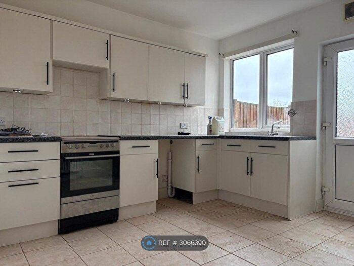 2 Bedroom Terraced House To Rent In Church Street, Chesterfield, S43