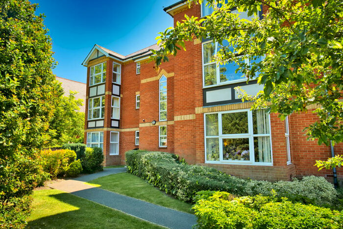 2 Bedroom Retirement Property For Sale In Harrison Close, Hitchin, SG4