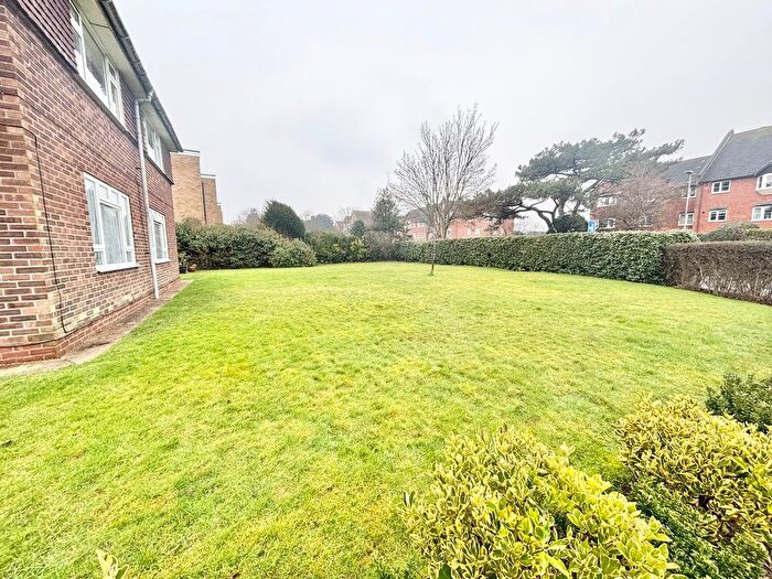 2 Bedroom Flat For Sale In Mayfield Way, Bexhill On Sea, TN40