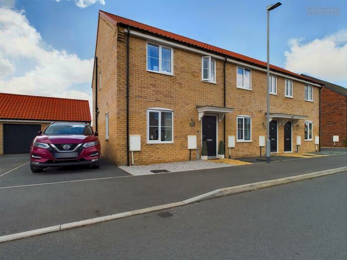 3 Bedroom End Of Terrace House For Sale In Fincham Drive, Crowland, Peterborough, PE6