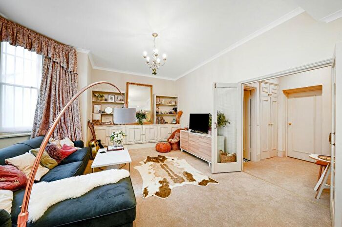 1 Bedroom Flat To Rent In Redcliffe Square, London, SW10