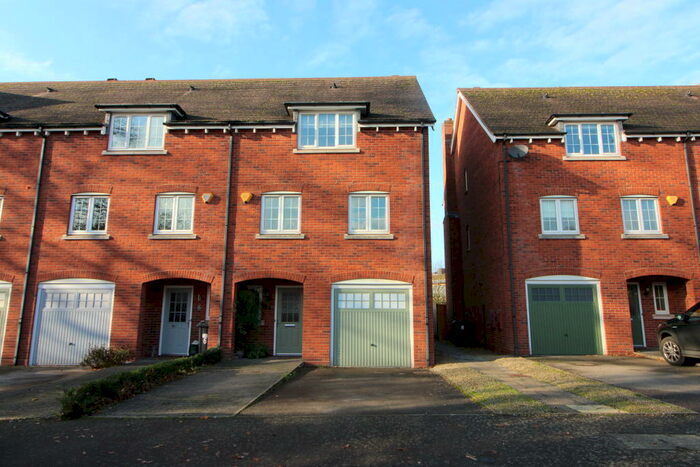 4 Bedroom Town House To Rent In Crowden Drive, Leamington Spa, CV32