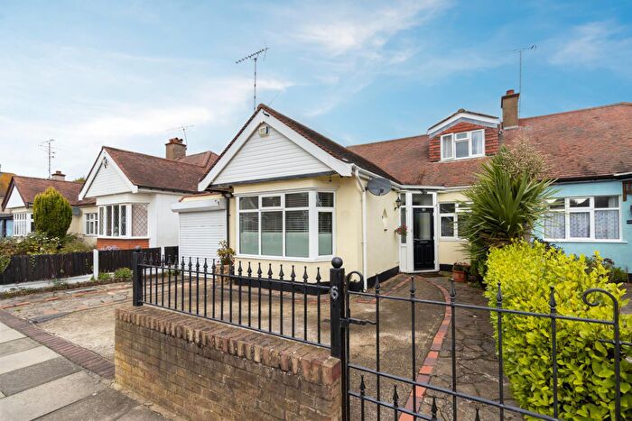 3 Bedroom Chalet For Sale In Walsingham Road, Southend-on-Sea, SS2
