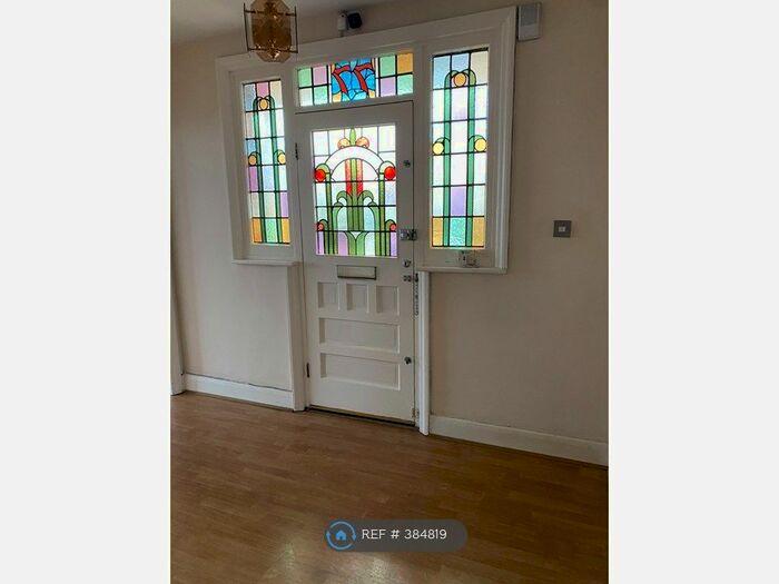 3 Bedroom Semi-Detached House To Rent In Central Avenue, Hounslow, TW3