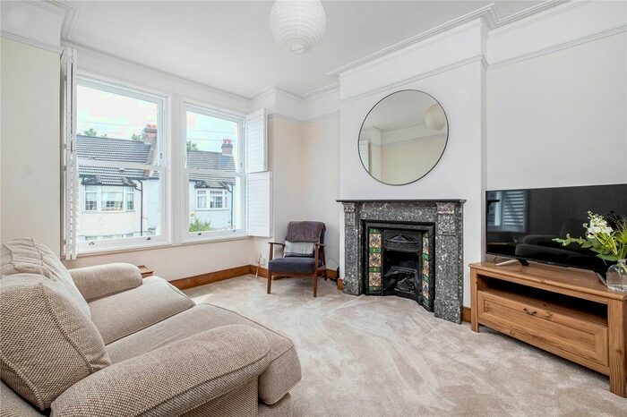 3 Bedroom Parking/garage To Rent In Inglemere Road, Mitcham, CR4