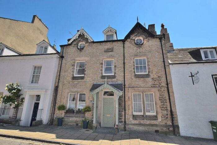 3 Bedroom Terraced House To Rent In Frenchgate, Richmond, DL10