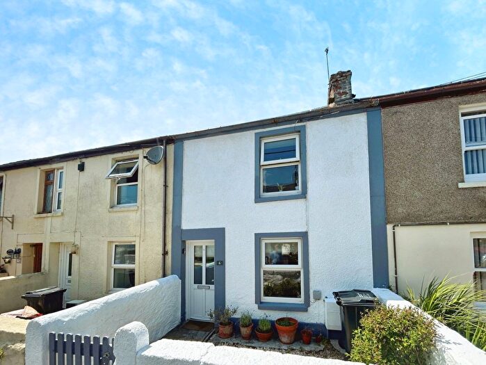 2 Bedroom Terraced House For Sale In Cross Street, Hayle, Cornwall, TR27