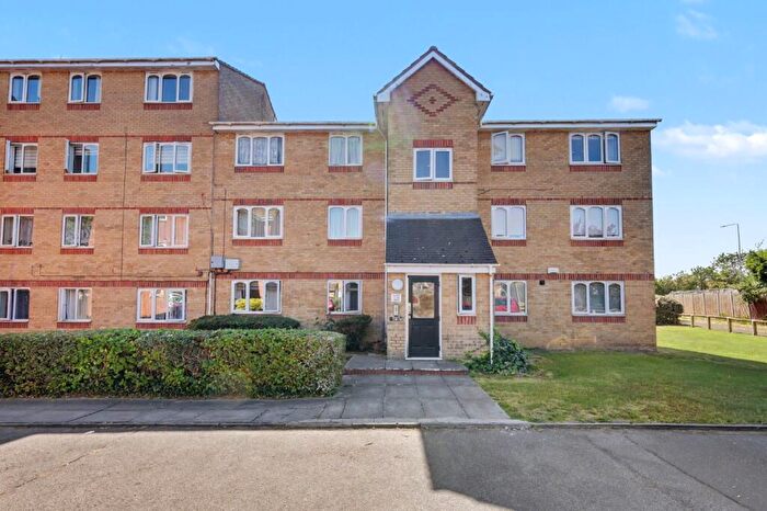 1 Bedroom Apartment For Sale In The Glen, Vange, Basildon, Essex, SS16