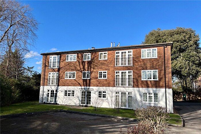 2 Bedroom Apartment For Sale In Lower Edgeborough Road, Guildford, Surrey, GU1
