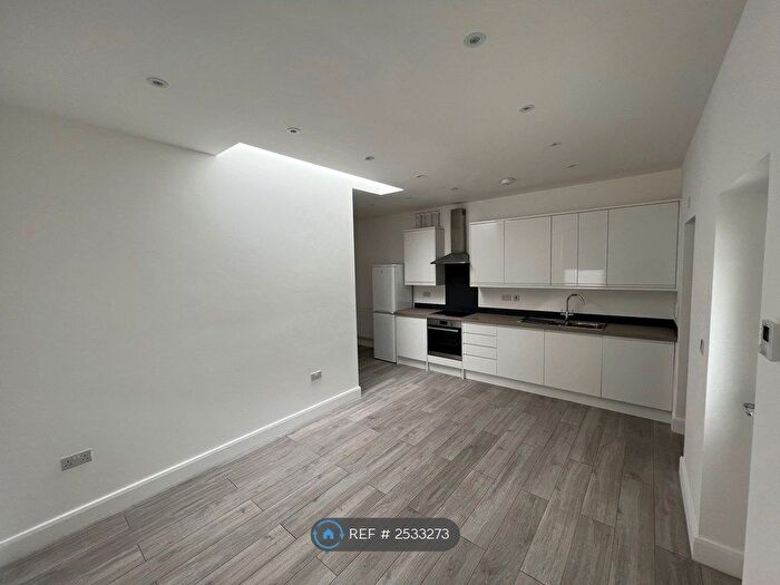 2 Bedroom Maisonette To Rent In Cottingham Road, London, SE20