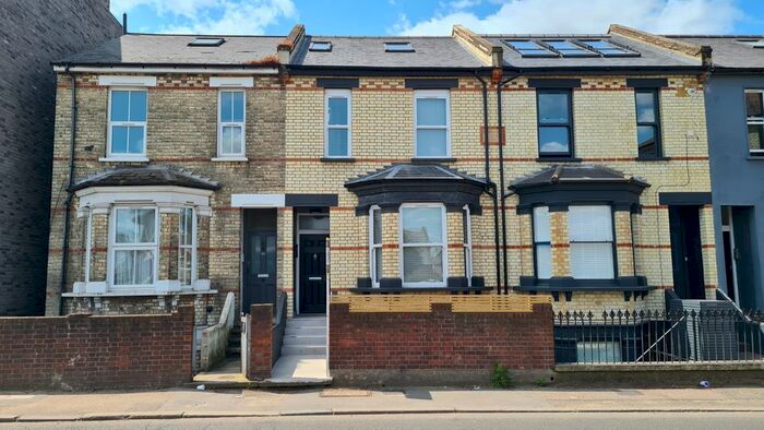 2 Bedroom Flat To Rent In Windmill Road, Brentford, TW8