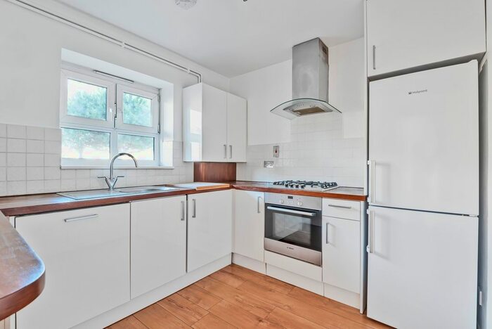 3 Bedroom Flat To Rent In Blackheath Hill, London, SE10