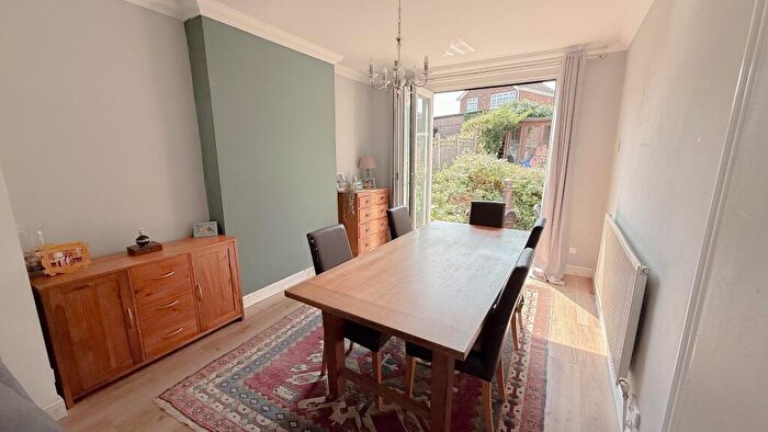 3 Bedroom Detached House For Sale In Wallace Crescent, Carshalton, Surrey, SM5