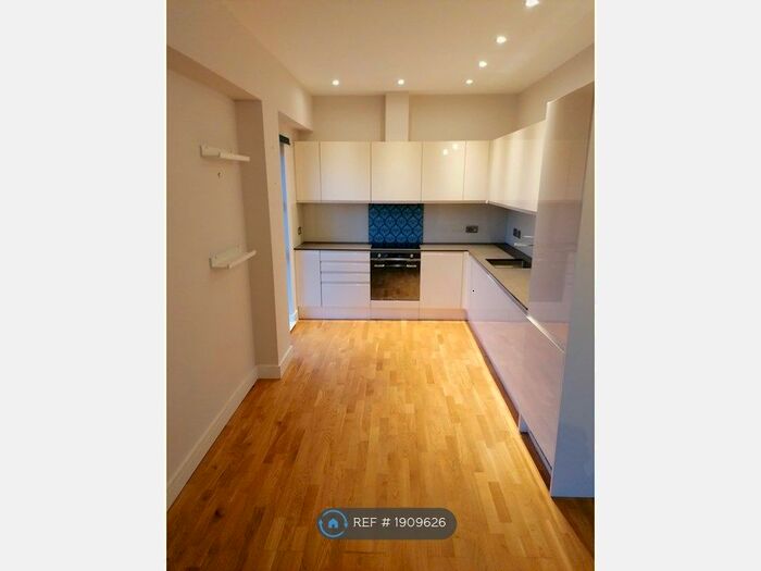 Studio To Rent In Staines Road West, Sunbury-On-Thames, TW16