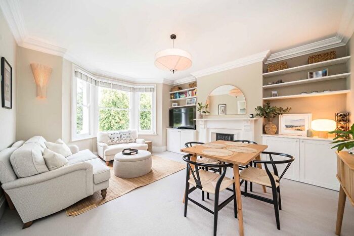 2 Bedroom Flat For Sale In Poynders Road, Clapham, SW4