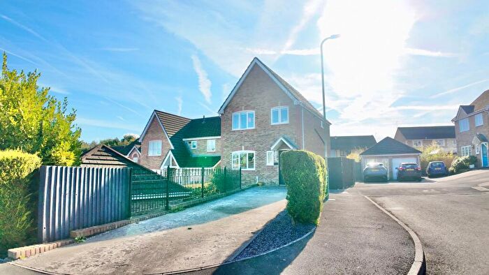 3 Bedroom Detached House For Sale In Burnet Drive, Pontllanfraith, NP12