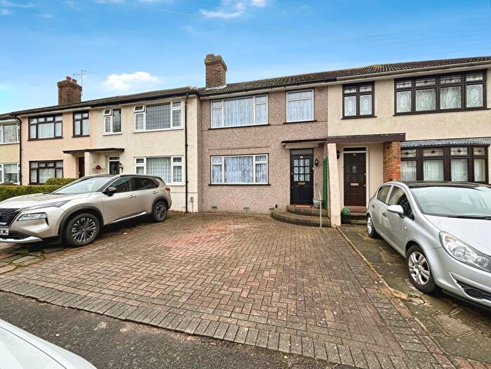 3 Bedroom Terraced House To Rent In Benhurst Avenue, Hornchurch, RM12