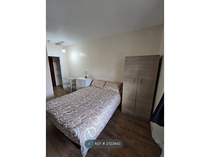 Studio To Rent In Green Lanes, London, N8