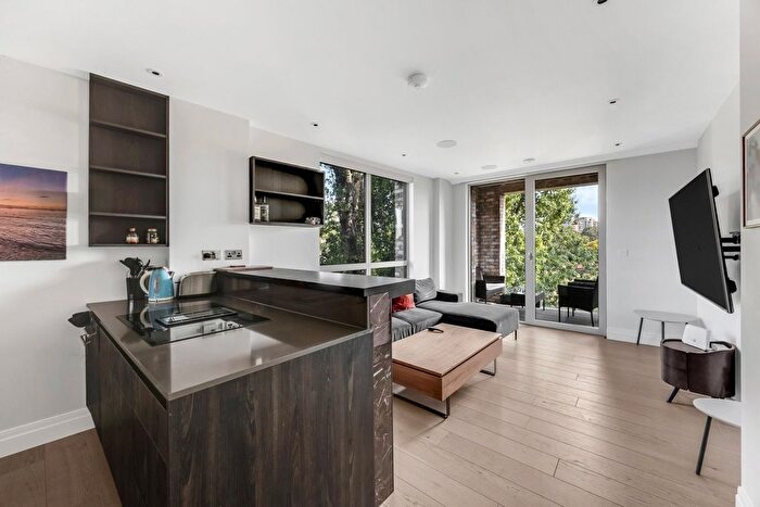 2 Bedroom Flat For Sale In Espalier Gardens, Kilburn, London, NW6