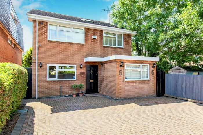 4 Bedroom Detached House To Rent In Dedworth Road, SL4